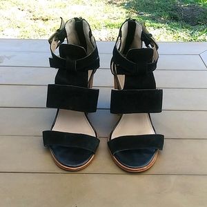 Hinge heeled sandals